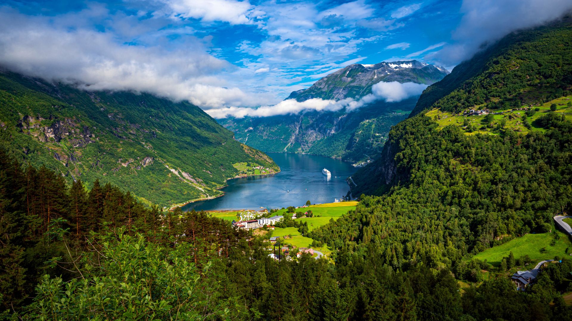 Helsinque e Fjords Magníficos
